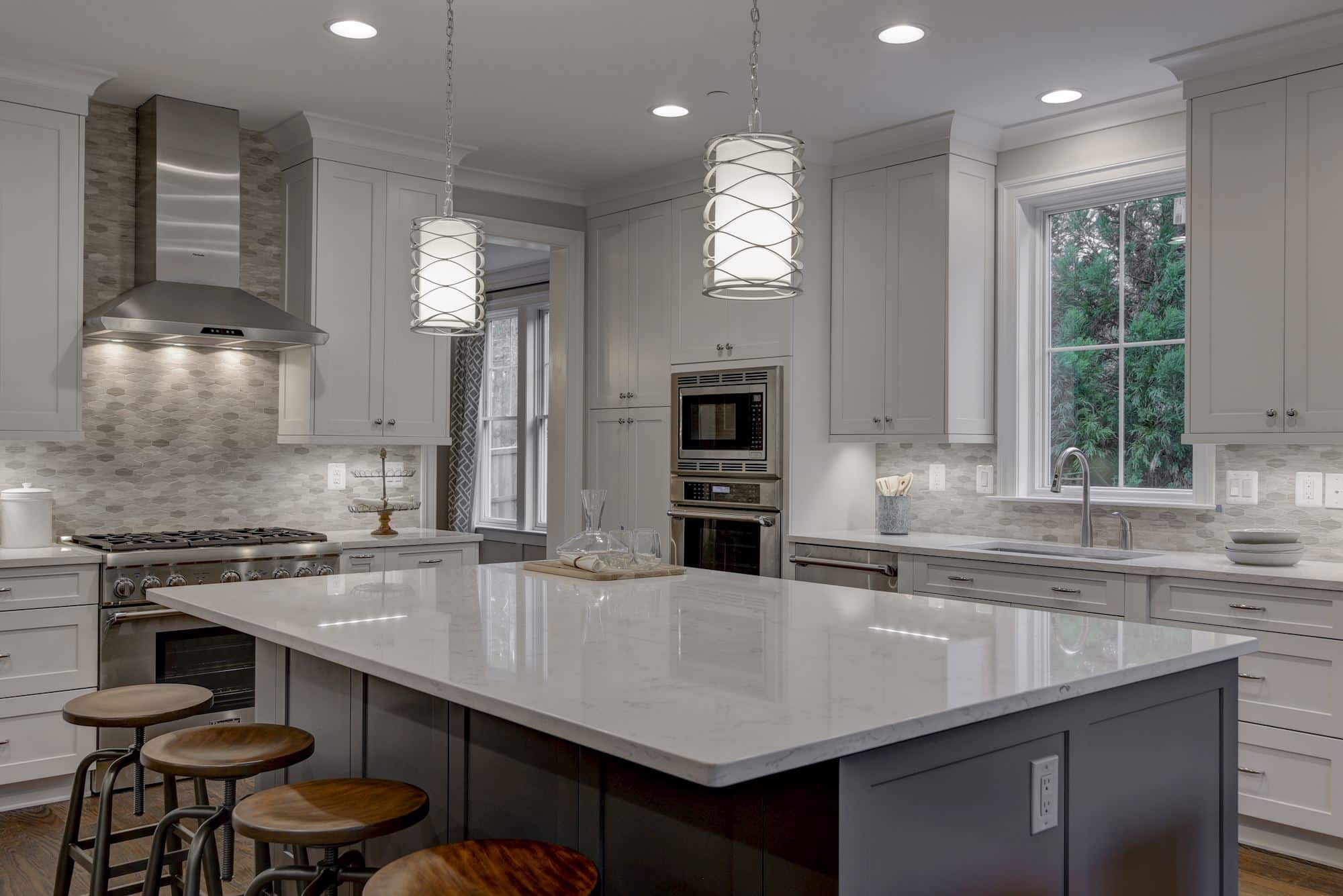 Pendant light, marble surface, the cook never feels alone.