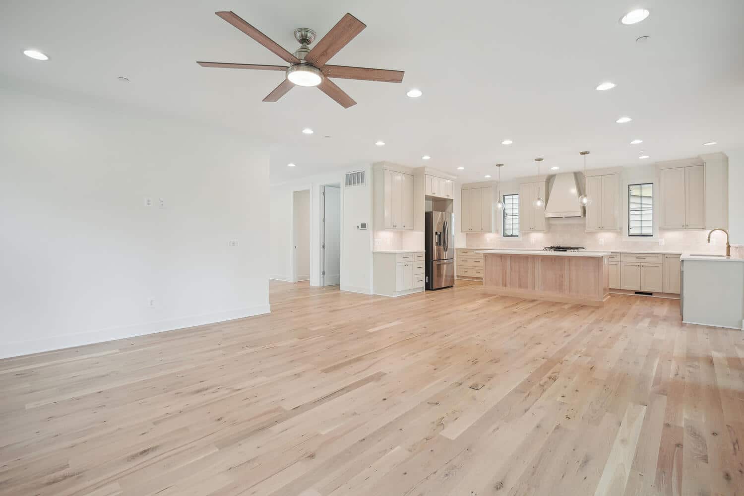 Room-length run of counter, nowhere to run out of space.