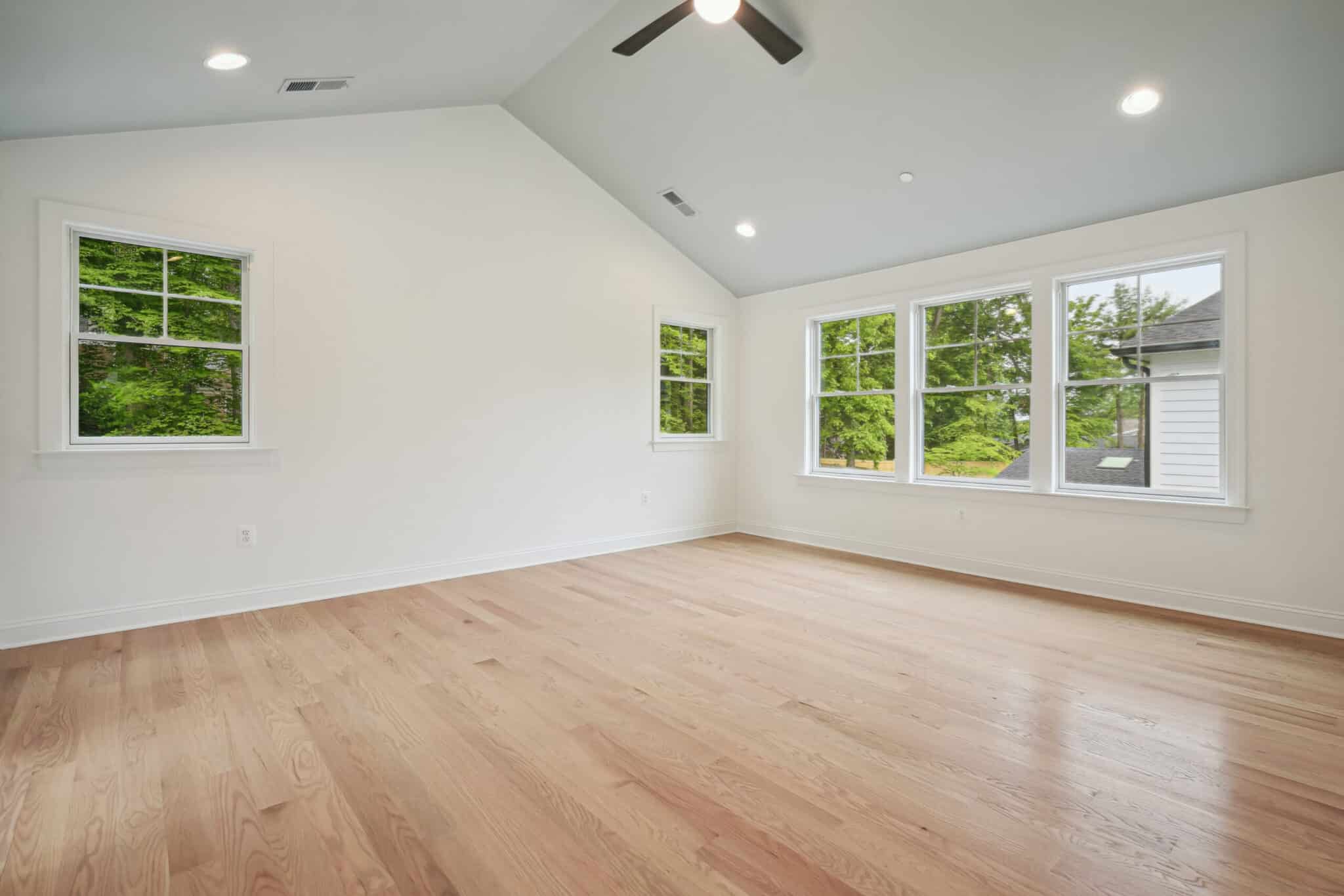 Vaulted ceiling, three windows, treetop quiet