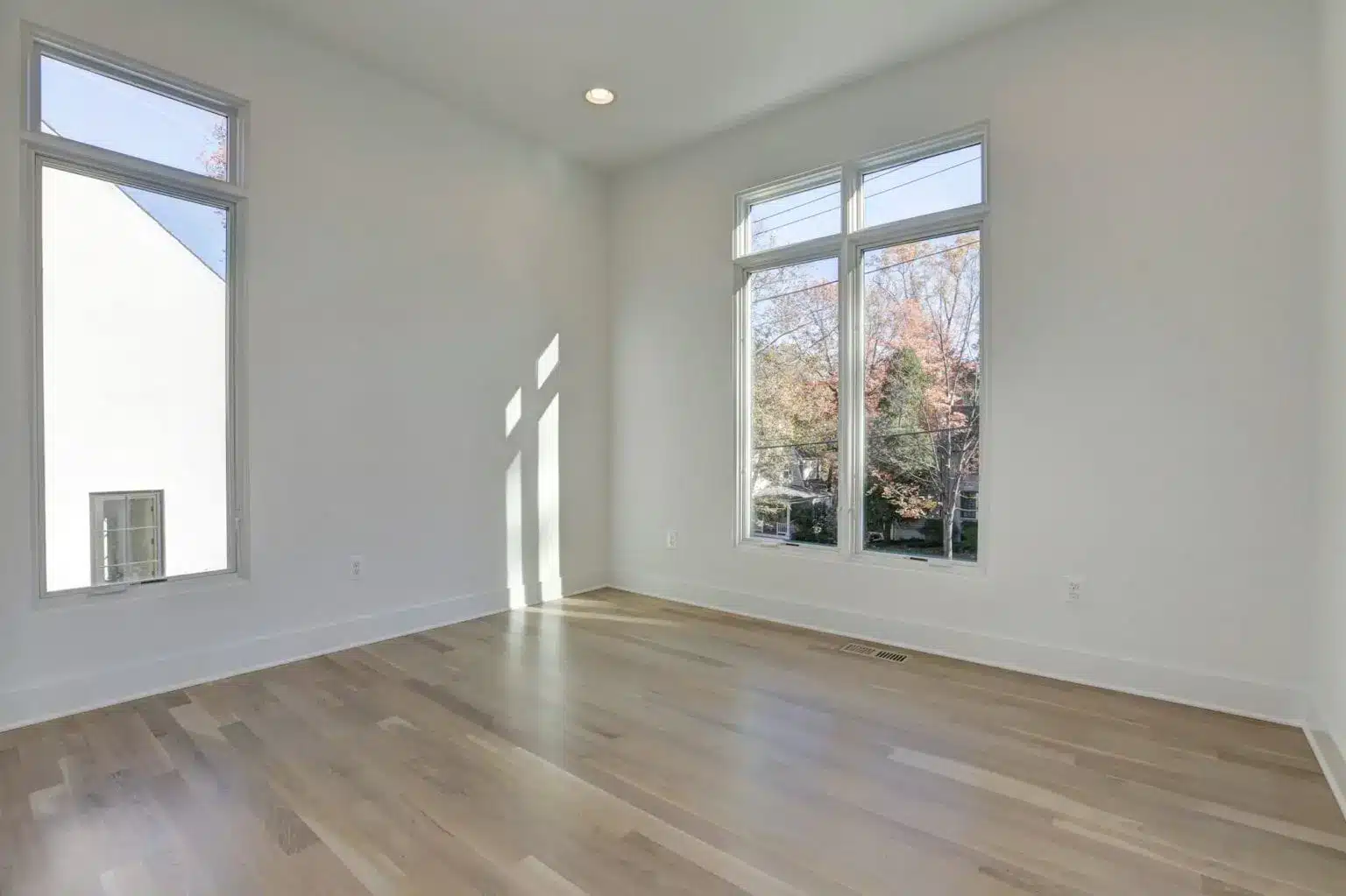 Corner glass turns the neighborhood into your morning view