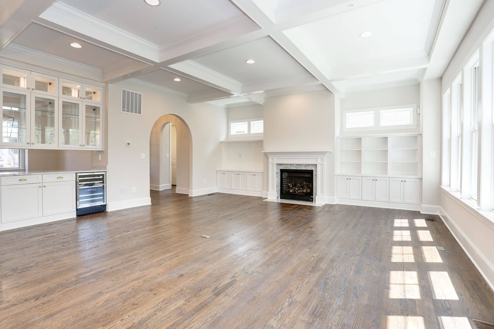 Built-ins, clerestory light, coffered ceiling - volume without effort.