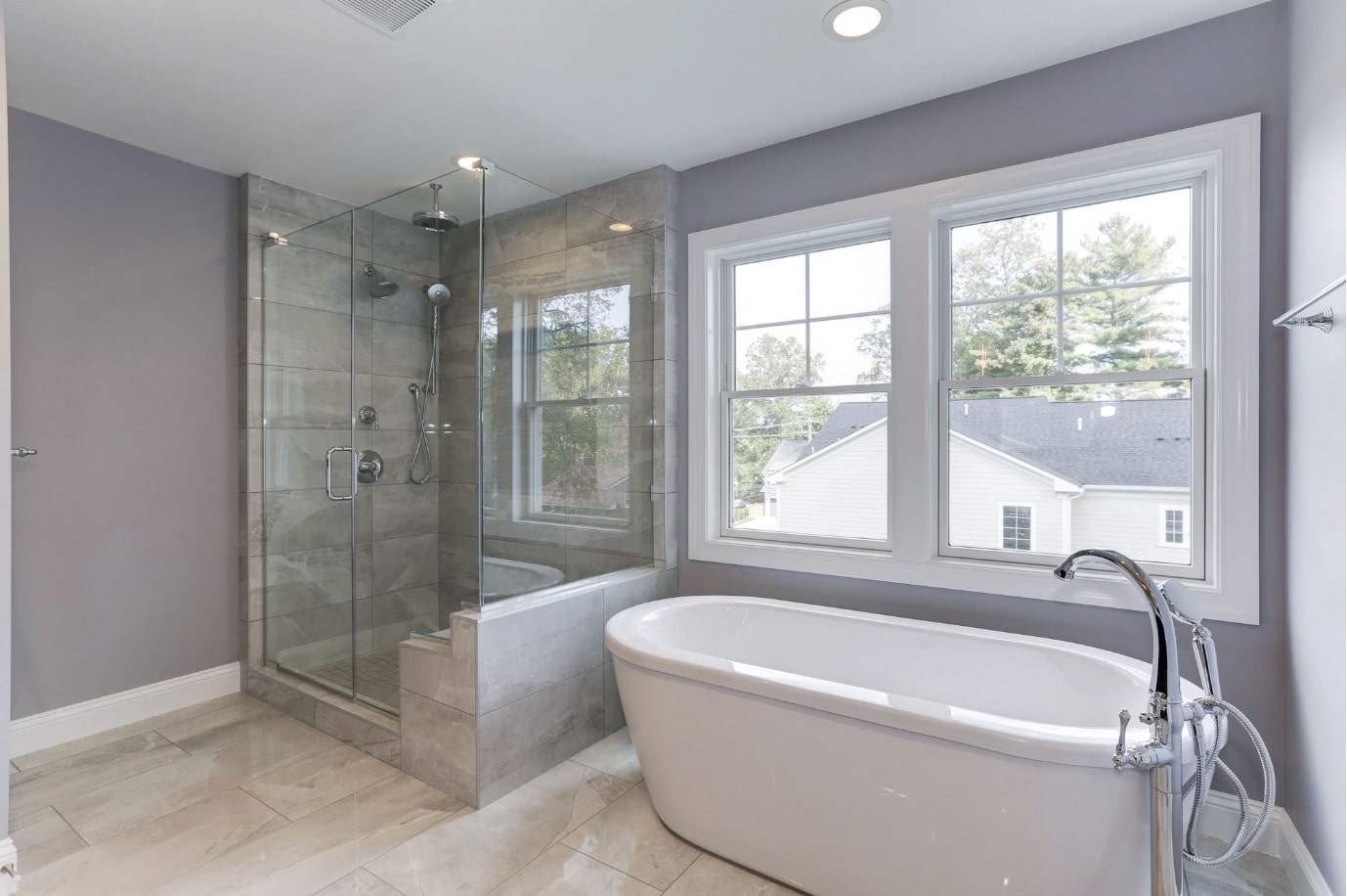 A primary bath that earns the word spa
