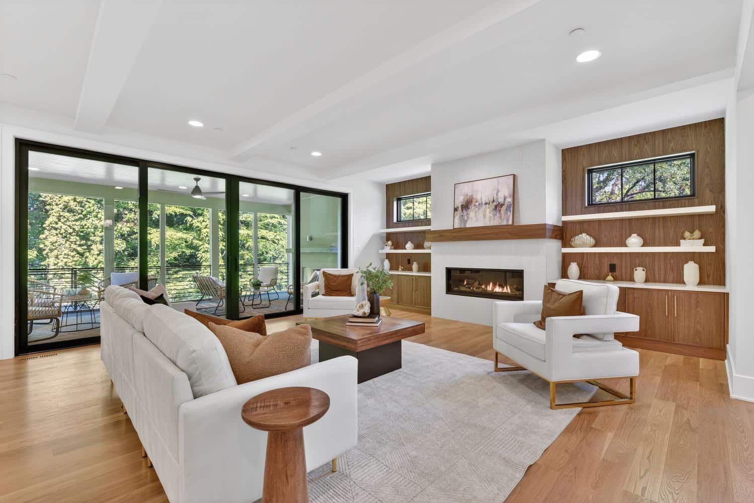 Fireplace, open air, and treetops - all from one seat.