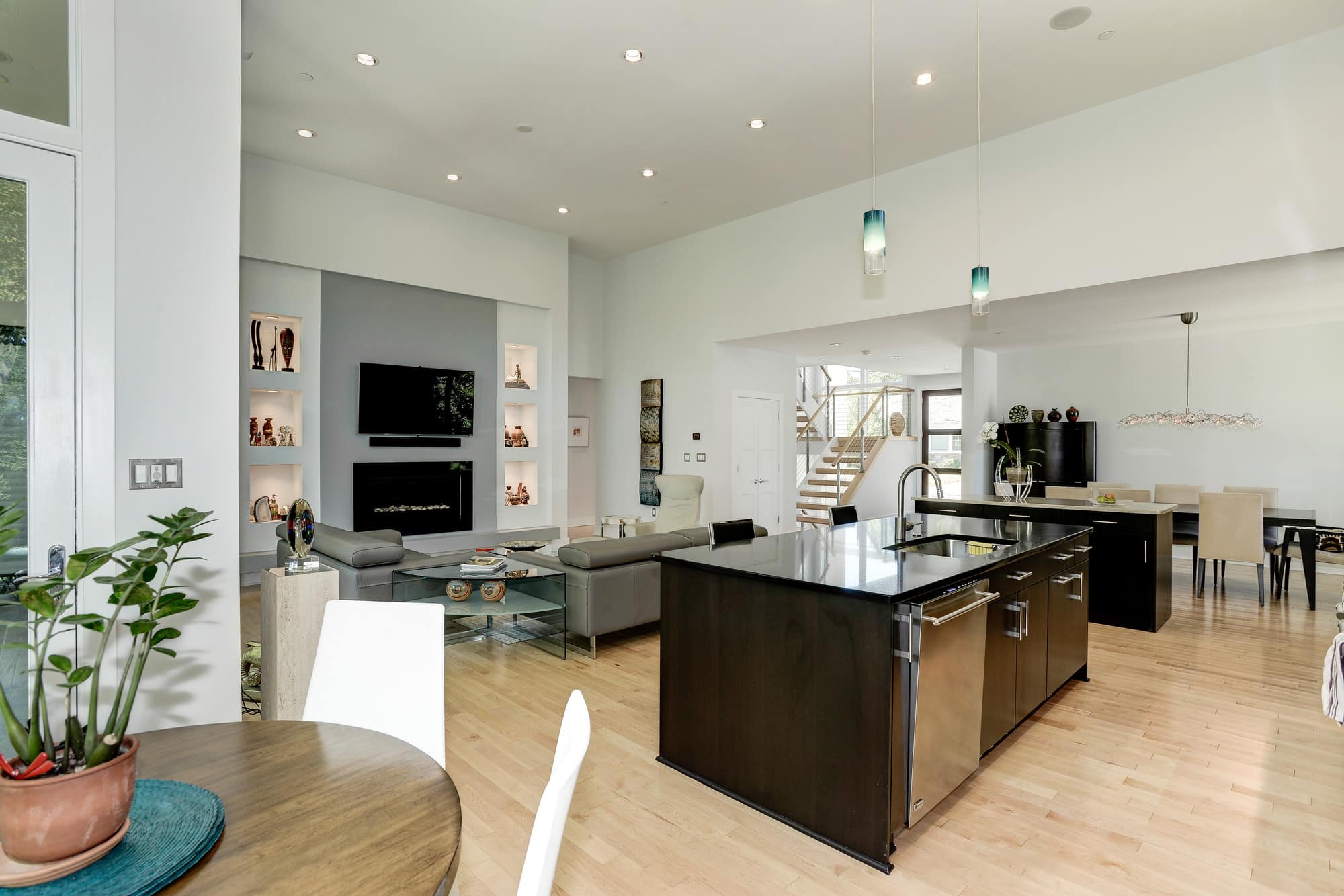 Island bridges the open plan