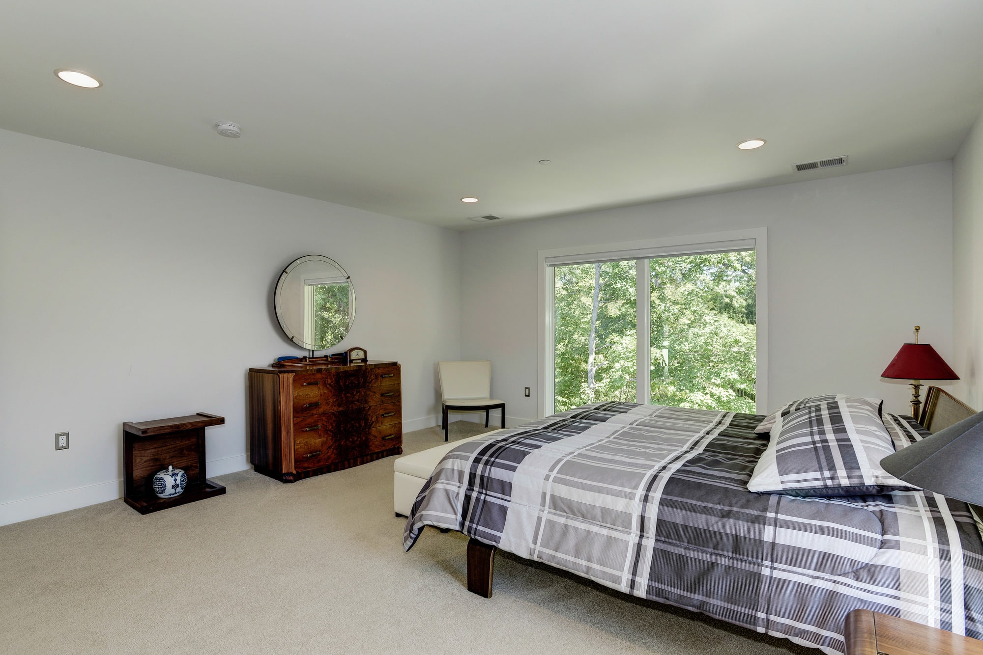 Wide windows, full light