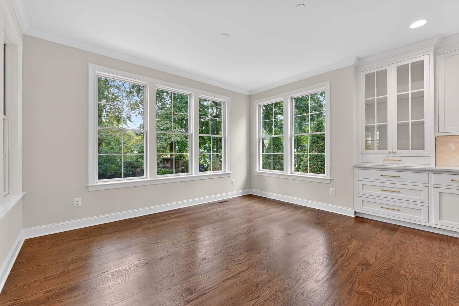 Corner windows pull the yard inside
