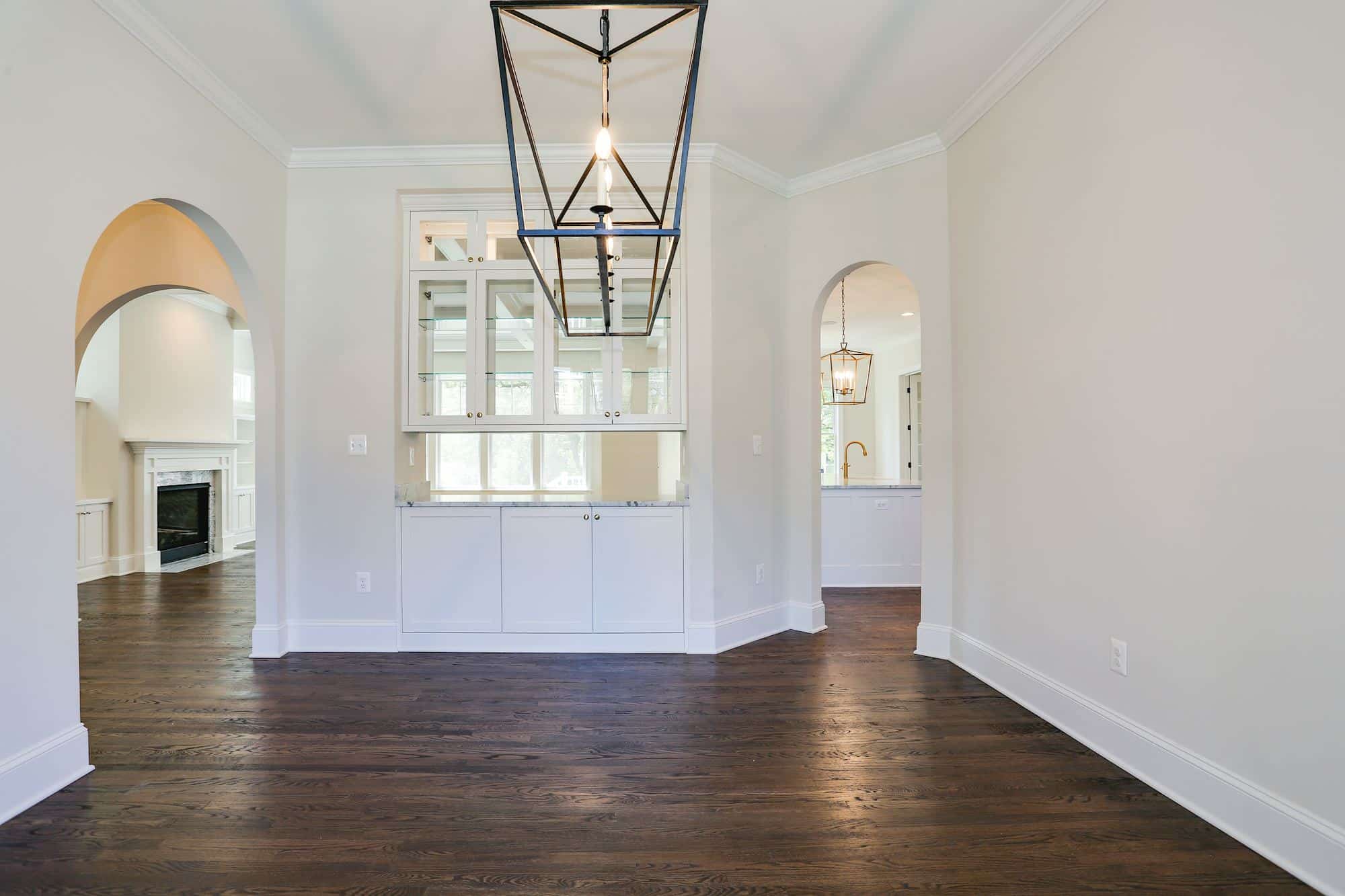 Built-in bar, arched pass-throughs, room to room