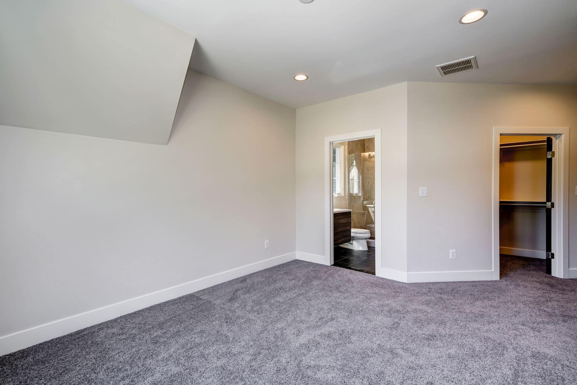 Suite connects bath and closet, no hall between